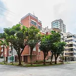 Apê Retrô Completo - 350 m da Praia da Enseada